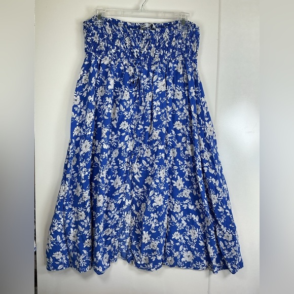 Zara Dresses & Skirts - Zara Blue and White Floral A-Line SkirtA0458